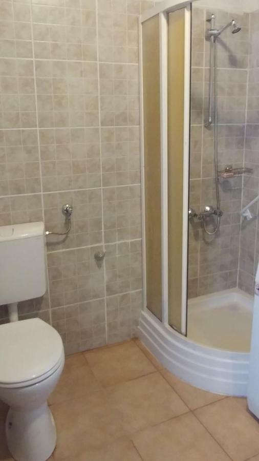 Oncsa Vendeghaz Hotel Gyöngyös Buitenkant foto
