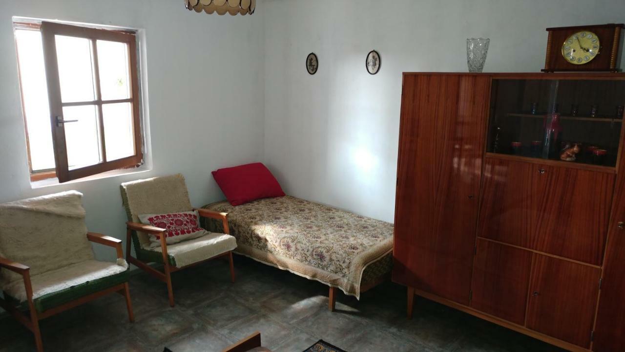 Oncsa Vendeghaz Hotel Gyöngyös Buitenkant foto